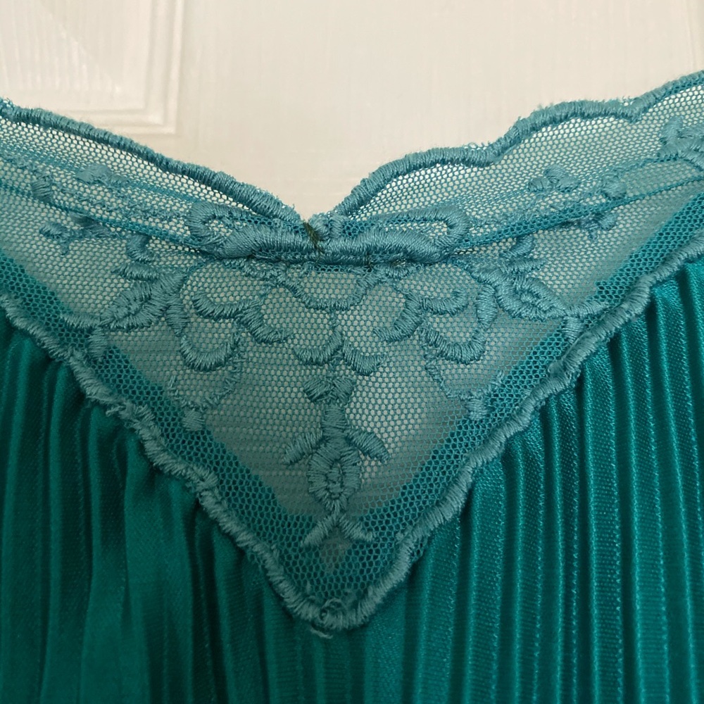 70s teal slip Elsa disneybound